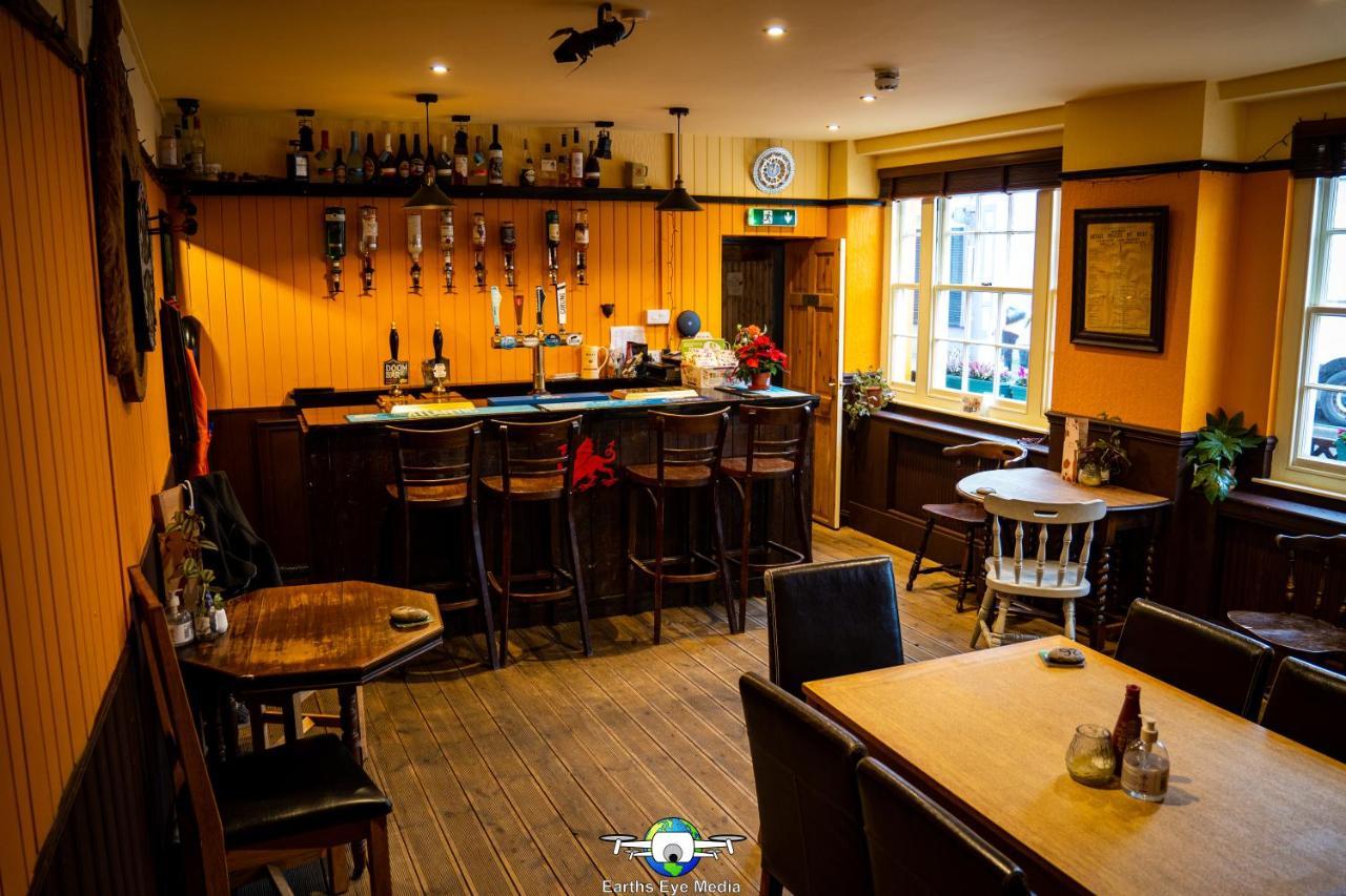 The Bear Inn Llandovery Exteriér fotografie