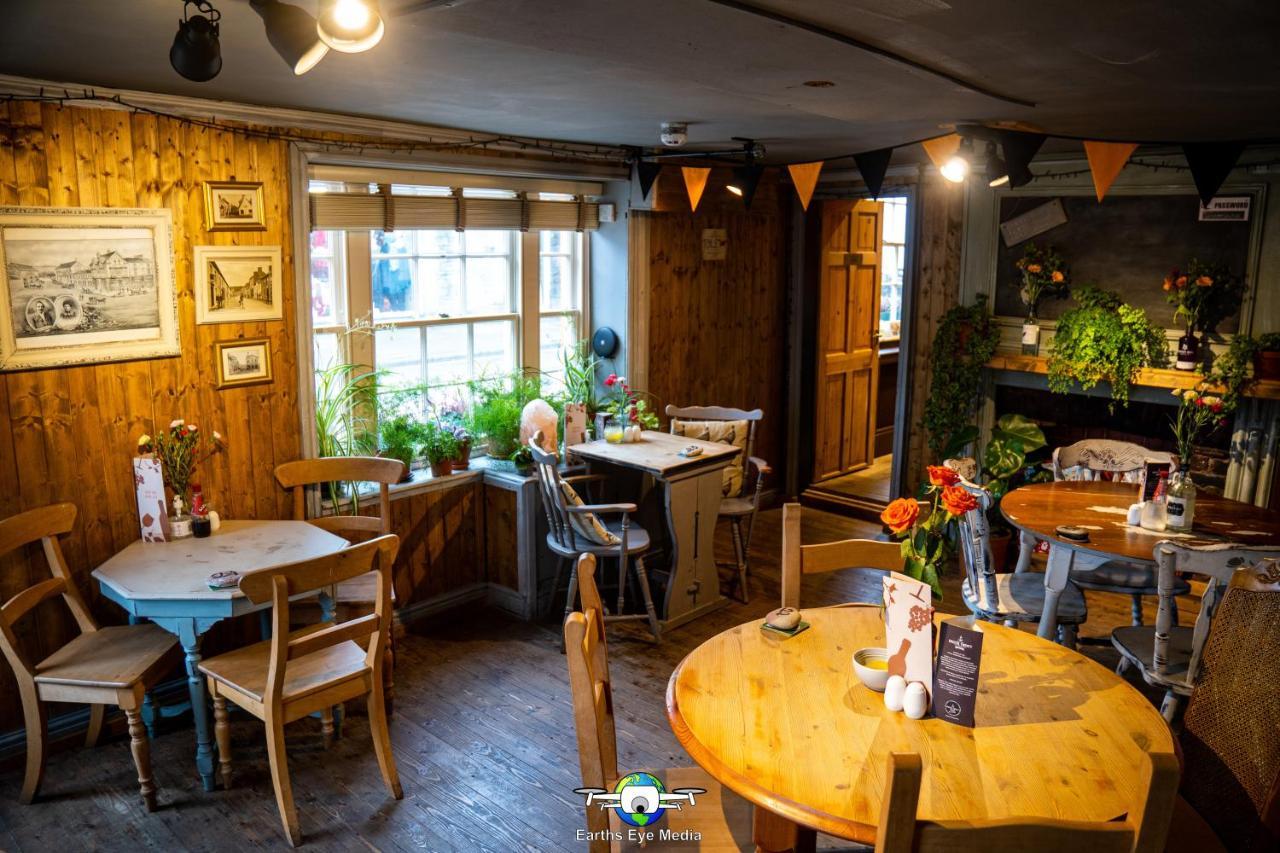 The Bear Inn Llandovery Exteriér fotografie